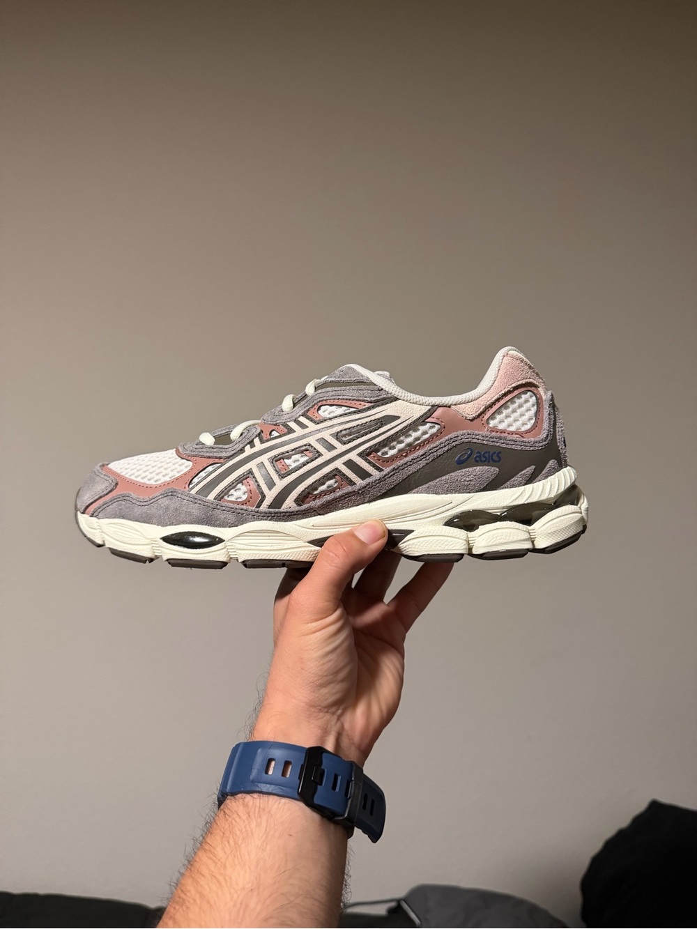 ASICS Gel-NYC ‘Birch Driftwood’ Men’s Low Top Sneakers 1203A897-200 - Picture 3 of 13